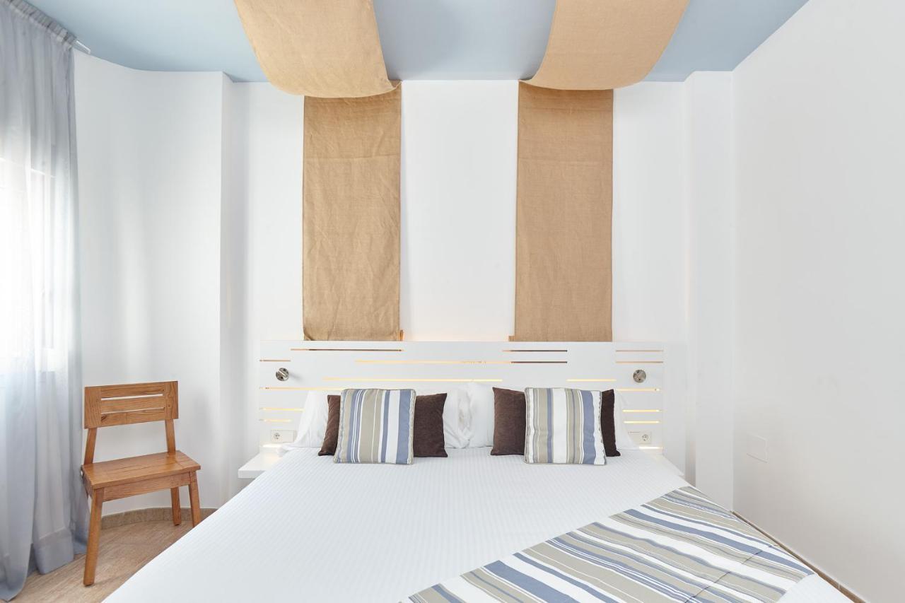 Apartamentos Castavi Es Pujols Zewnętrze zdjęcie