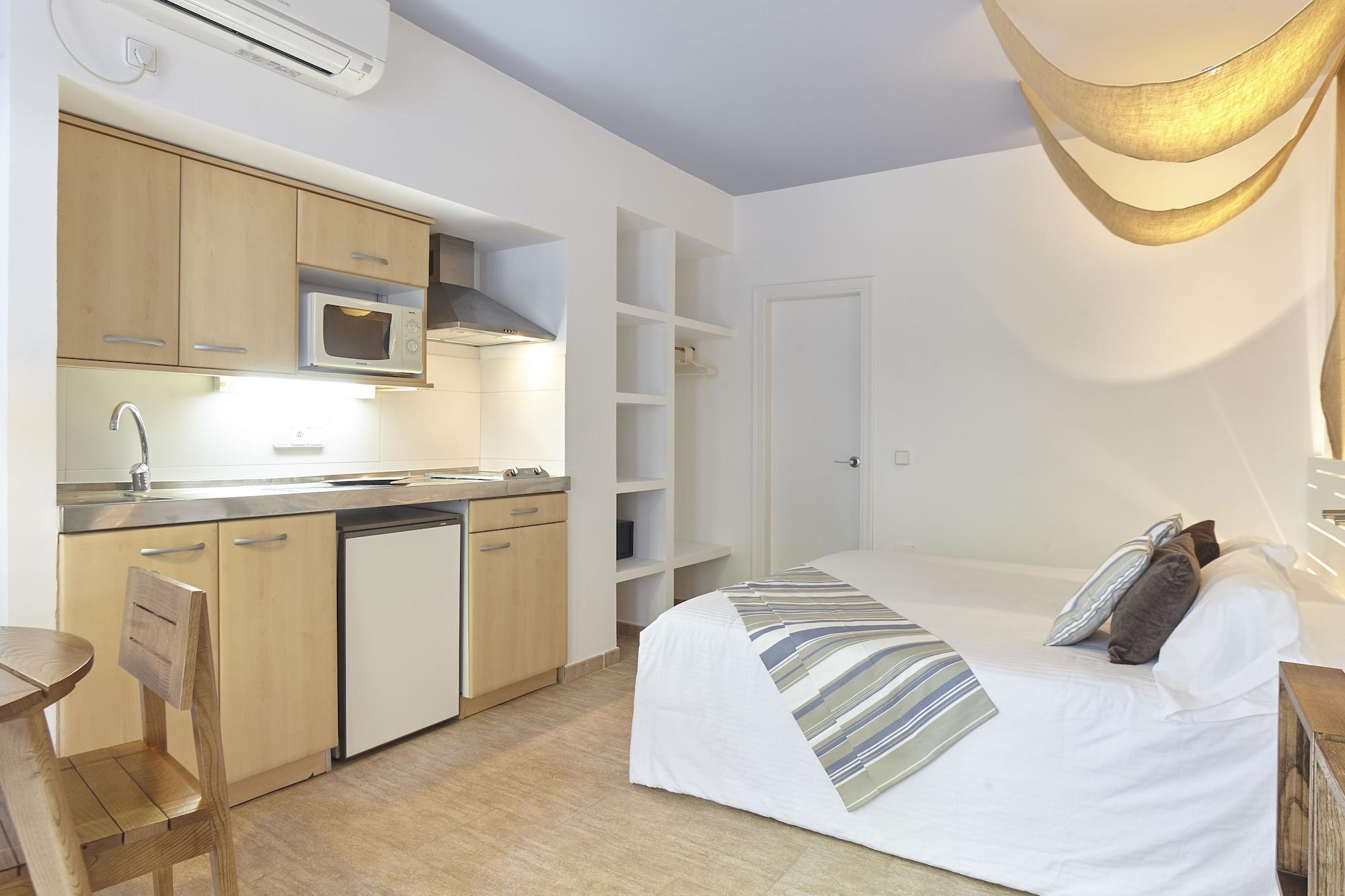 Apartamentos Castavi Es Pujols Zewnętrze zdjęcie