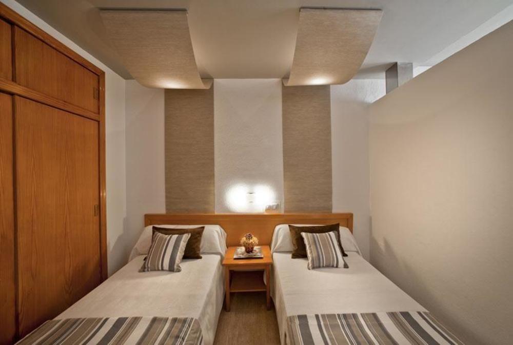 Apartamentos Castavi Es Pujols Zewnętrze zdjęcie
