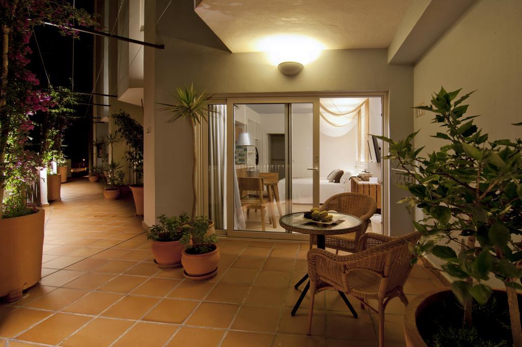 Apartamentos Castavi Es Pujols Zewnętrze zdjęcie
